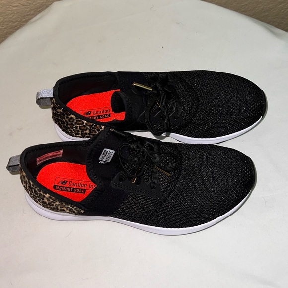 Black New Balance Tennis Shoes. - Picture 4 of 7